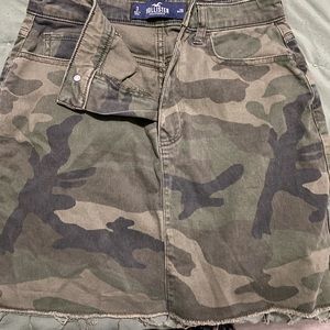 Hollister mini skirt